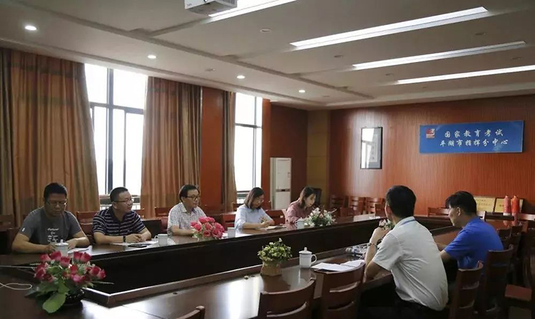 平湖杭州湾学校教育局领导莅临考察开学工作